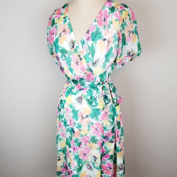 DKNY Pretty Green Floral Chiffon Faux Wrap Dress with Matching Tie Belt * Size 4 - Picture 4 of 10
